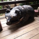 アメリカ屋 - 入口に長いこといる木彫りの熊