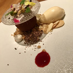 LIAISON - 濃厚なプラリネのムースとさっぱりな生姜のアイスクリーム。飴細工のパリパリ。これ女子が好きなやつ！