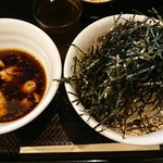 なぜ蕎麦にラー油を入れるのか。