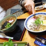 くつろぎ亭ひこべえ  - 牛骨ラーメンと肉うどんと鳥の指…