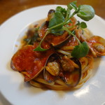 フォセッタ - アサリのトマトソース リングイネ