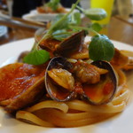 フォセッタ - アサリのトマトソース リングイネ