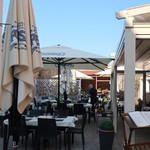 Art Cafe & Food - テラス奥ではランチの準備