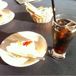レストランフリアンディーズ - ケーキセット レアチーズケーキ＆アイスコーヒー