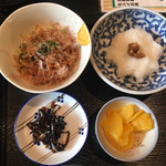 一亀 - 納豆、おろしナメコ、昆布、たくあん