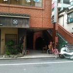 一条流がんこ総本家分家四谷荒木町 - この奥にあります