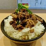 優味麺亭 やまどり - ライスを頼むとバラチャーシューが無料で載せてくれます。