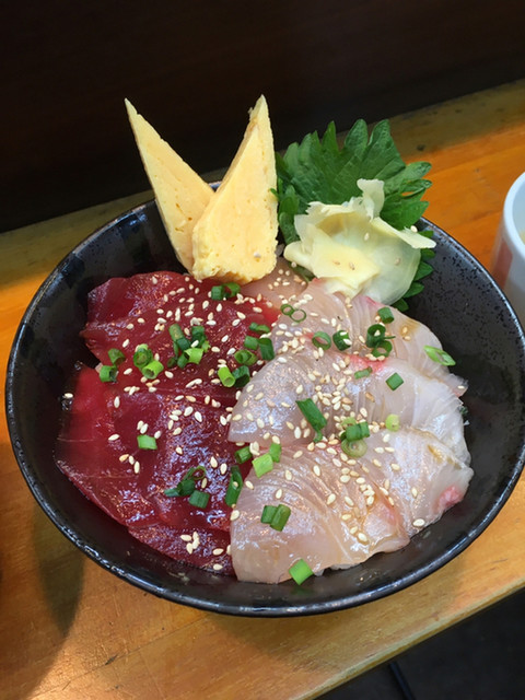 海鮮丼まるきた1号店>