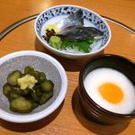 お酒・お惣菜・和食 竜田屋 - H.30.10.31.夜 さばのきずし 700円・山芋とろろ 400円・古漬け 200円