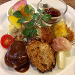 ツムギ キッチン - tsumugiランチの惣菜プレートのアップ