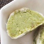 じんだん本舗 大江 - じんだん饅頭の断面