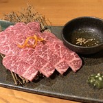 焼肉あらた - 極上霜降り馬刺し！