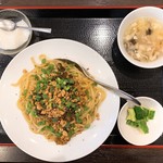 1833 - 1833特製四川熱麺（ランチ）