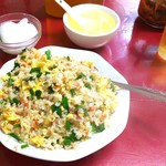 Shanhai tei - 鮭とニラ炒飯  スープと杏仁豆腐 