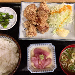 Uohachi - 「唐揚げ定食(マグロ山掛け付き)」850円