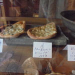 睦実 - 店内のショーケース