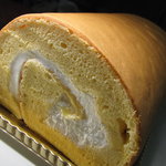 スイーツガーデン ユウジアジキ - 安食ロールの生地は厚いのが特徴？絶品のロールケーキです。