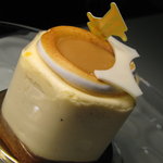 スイーツガーデン ユウジアジキ - ハニーハント。ハチミツを使ったムースをベースに色々味わえます。