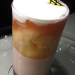 スイーツガーデン ユウジアジキ - 大人の休日シリーズの白桃のババロワーズは、大人だけのヒ・ミ・ツ