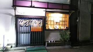 Yanagi - 店の入り口