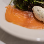 NOURA - "前菜（アントレ）"、タスマニア鮏（さけ）