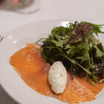 NOURA - "前菜（アントレ）"、タスマニア鮏（さけ）