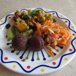 シズラー - ローストパンプキン・レンズ豆＆クランベリーのサラダ、ライチ、他