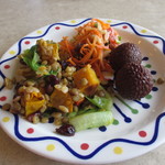 シズラー - パンプキン・レンズ豆＆クランベリーのサラダ、ライチ、他