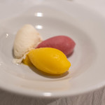 NOURA - "甜品（デセール）"、雪葩（ソルベ）、芒果（マンゴ）