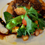 アミーコ アミーカ - ヒレカツに添えられた野菜のアップ