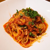 リストランテ ラ チャウ - サルシッチャとトマトとバジルのトマトソーススパゲティ