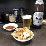 中華そば べんてん - 「ビール 中（お通し付）」550円、「辛味」100円