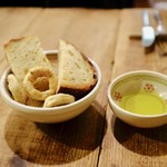 オステリア セルヴァジーナ - パンとタラーリとオリーブオイル