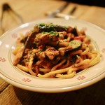 オステリア セルヴァジーナ - 秋刀魚と茄子のトマトソース トロッコリ（1600円）+8%