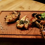 丹波黒鶏の薪火焼き 天然きのこを添えて（2700円）+8％