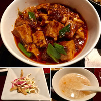 過門香 銀座本店 - 麻婆豆腐は本格的で美味かった❗️(^^)v
                かなり花山椒も効いてかなり痺れます（笑）
                スープと和え物付き