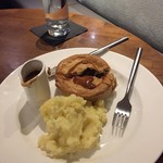 Jurys Inn Edinburgh - Tom’s Steak & Ale Pie