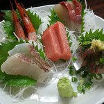 よしみ食堂 - お刺身盛合わせ 五点盛り 900円