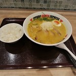 一風堂 - チーズ入博多鶏カレー（\885）