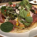 生ハムシーザーサラダピザ