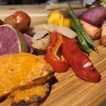 蒸し野菜と焼き野菜の絵画盛り