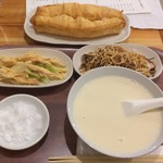 老酒舗 - 豆乳セット400円に干し豆腐和え100円と湯葉セロリ100円で締めて600円。
