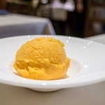 ピアチェボーレ - サフランアイス