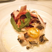坂の上レストラン - 伊佐木の炙りカルパッチョと彩り野菜のサラダ　柚子ドレッシングと柚子胡椒のアクセント