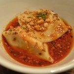 同源楼 - 「水餃子赤い辛いスープ　6P」を取り分けたところ