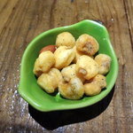 オー・ペシェ・グルマン - お通しのジャイアントコーンとナッツ