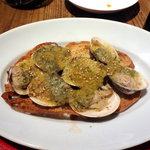 オー・ペシェ・グルマン - ハマグリのハーブバターオーブン焼き1,000円