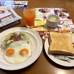 ガスト - 目玉焼きセット…399円（日替わりスープ、ドリンクバー付き）