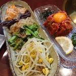 肉料理 大森 - ナムル盛り合わせ、ユッケ