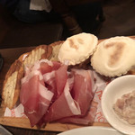 Osteria Morini - 生ハムの盛り合わせ。